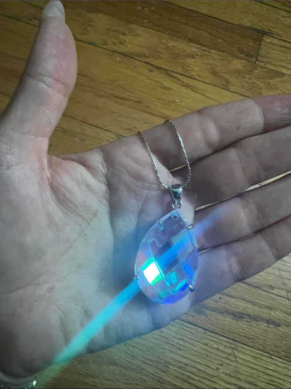 Tear drop shape opalescent necklace - Picture 3 of 6